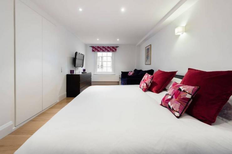 Lovelydays luxury service apartment rental - London - Notting Hill - Campden Street - Lovelysuite - 3 bedrooms - 2 bathrooms - Queen bed - 2a917cd6c70e - Lovelydays