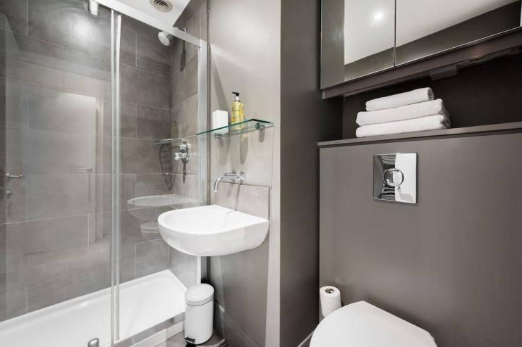 Lovelydays luxury service apartment rental - London - Notting Hill - Campden Street - Lovelysuite - 3 bedrooms - 2 bathrooms - Beautiful bathtub - 8d569d40430d - Lovelydays