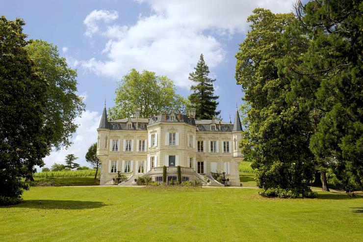 https://lovelydays.com/images/properties/img/Chateau-de-JUNAYME/Chateau-de-JUNAYME-8834769a019d.jpeg