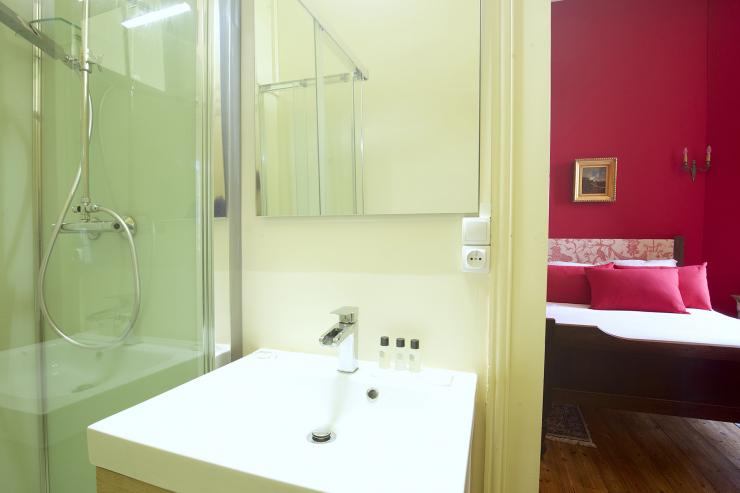Lovelydays luxury service apartment rental - Libourne - Chateau de JUNAYME - Lovelysuite - 7 bedrooms - 6 bathrooms - Lovely shower - e42b490bba81 - Lovelydays
