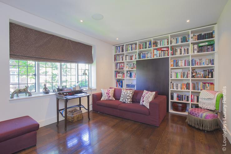 Lovelydays Luxury Rentals introduce Chelsea Park gardens' house in the center of London.