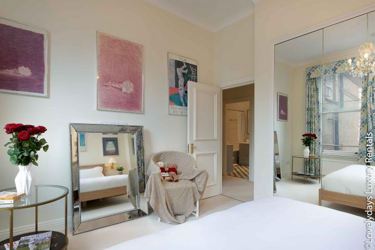 Lovelydays luxury service apartment rental - London - Kensington - Courtfield Road - Owner - 1 bedrooms - 1 bathrooms - Queen bed - f818bb59b568 - Lovelydays