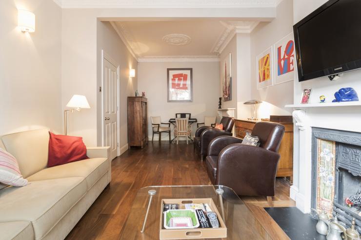 Lovelydays luxury service apartment rental - London - Fulham - Gironde road - Lovelysuite - 4 bedrooms - 2 bathrooms - Luxury living room - 3dab174e7282 - Lovelydays