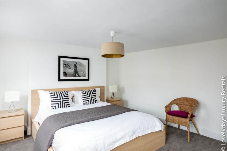 <p>Lovelydays Luxury Rentals introduce Goodge street House in the center of London.</p>