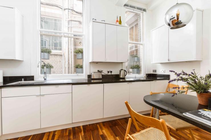 Lovelydays Luxury Rentals introduce you pictures of a beautiful apartment in Kensington Court, London.