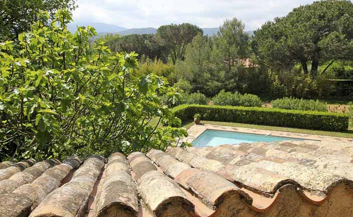 <p>Lovelydays Luxury Rentals introduce you pictures of a charming house in the heart of French South East</p>