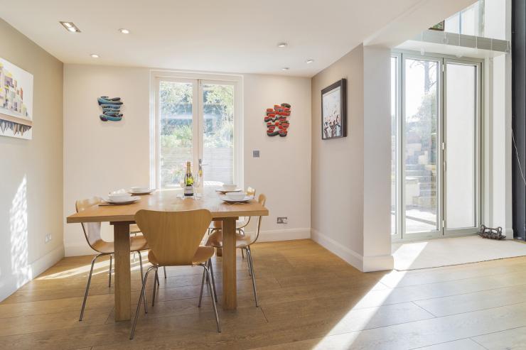 <p>Lovelydays Luxury Rentals introduce you pictures of a charming house in the heart of Notting Hill</p>