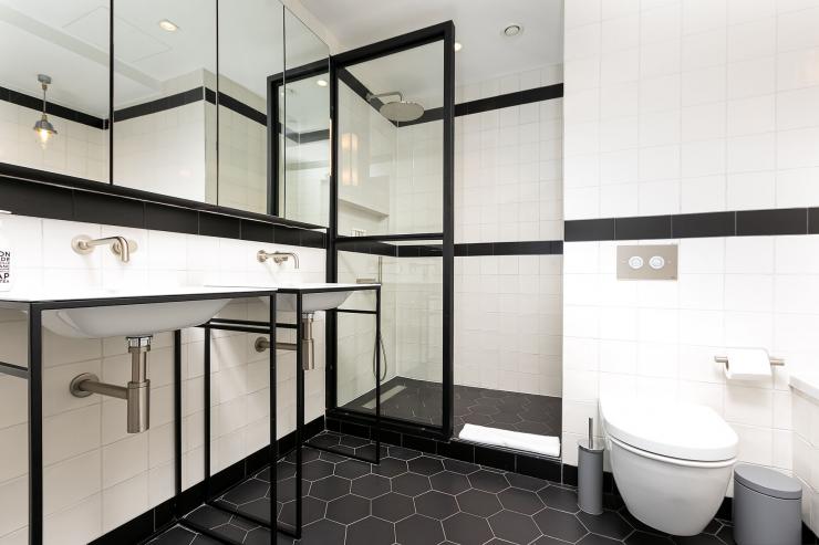 Lovelydays luxury service apartment rental - Soho - Oxford Street IV - Lovelysuite - 2 bedrooms - 2 bathrooms - Lovely shower - 5 star apartments in london - 9546329bdf83 - Lovelydays