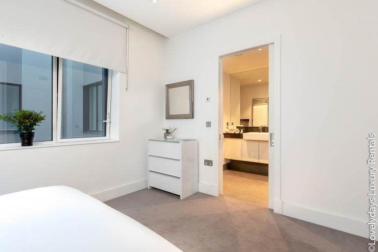 Lovelydays luxury service apartment rental - London - Covent Garden - Prince's House 603 - Lovelysuite - 2 bedrooms - 2 bathrooms - King bed - e8e3bf11d687 - Lovelydays