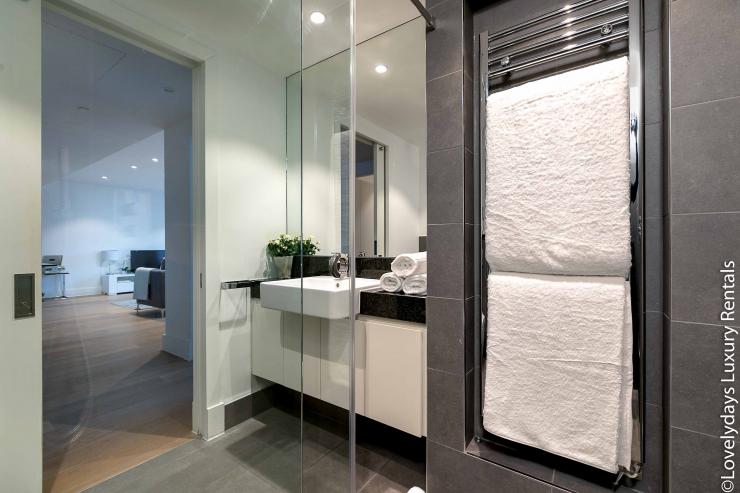 Lovelydays luxury service apartment rental - London - Covent Garden - Prince's House 603 - Lovelysuite - 2 bedrooms - 2 bathrooms - Lovely shower - 07c493e06dad - Lovelydays