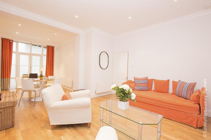 Lovelydays Luxury Rentals introduce you pictures of Queens Elm Square Apartment in the heart of Chelsea, London.