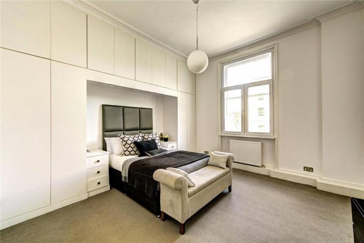 Lovelydays Luxury Rentals introduce Queen's flat in the center of London.