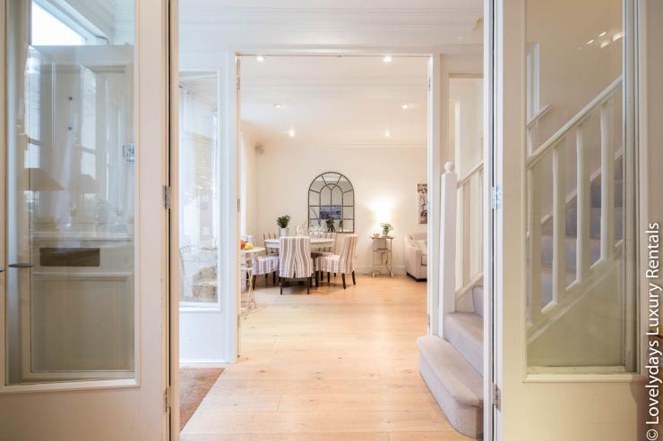 Lovelydays Luxury Rentals introduce you pictures of a charming house in the earth of South Kensington