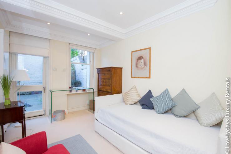 Lovelydays Luxury Rentals introduce this beautiful apartment in Chelsea, London