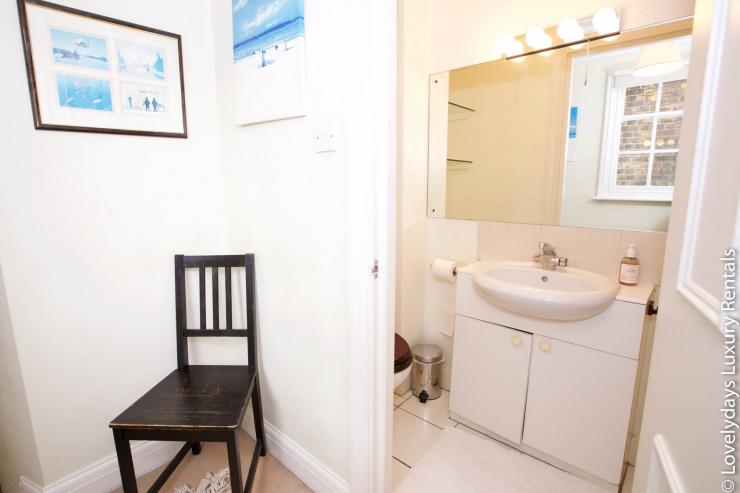 Lovelydays Luxury Rentals introduce you pictures of a huge design flat in Pimlico, London.