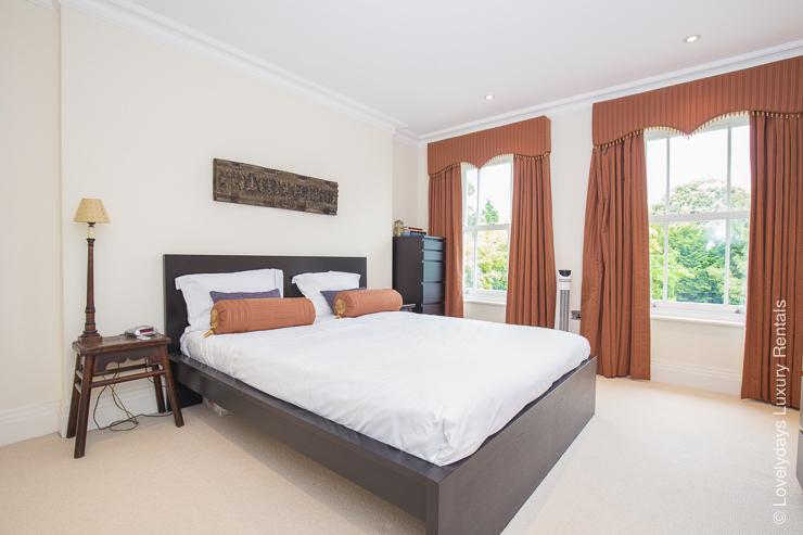 Lovelydays Luxury Rentals introduce you pictures of Wolsey Road in the heart of East Molesey, London.