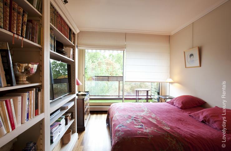 Lovelydays Luxury Rentals introduce you pictures of a charming apartment in Paris.