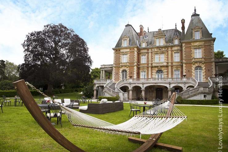 Lovelydays Luxury Rentals introduce you pictures of the historic castel Boumont in Attainville, France.