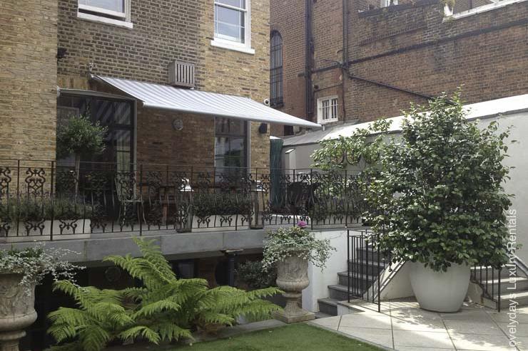 Lovelydays Luxury Rentals introduce you pictures of a huge charming house with private swimming pool in Notting Hill London.
