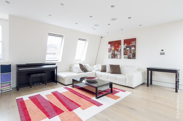 Lovelydays Luxury Rentals introduce you pictures of a huge design apartment in Chelsea, London.