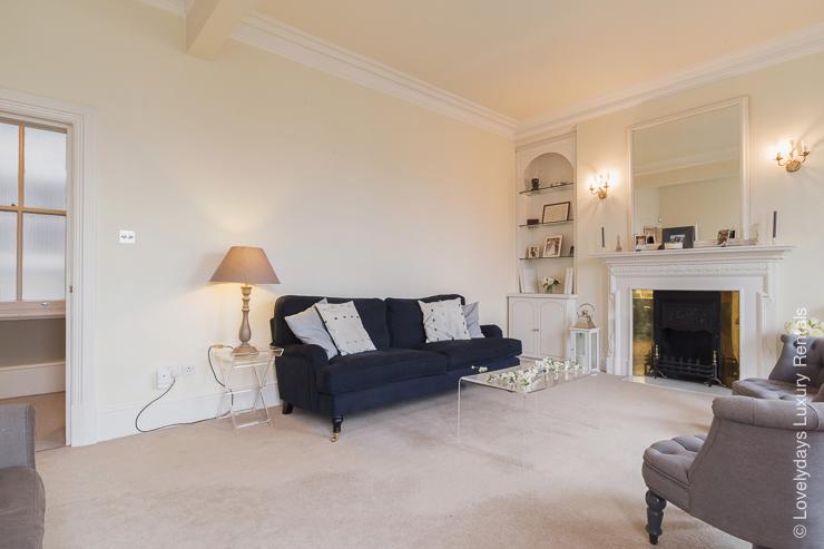 Lovelydays Luxury Rentals introduce you pictures of a huge beautiful apartment in Chelsea, London.