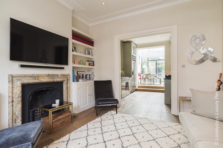 Lovelydays Luxury Rentals introduce you pictures of a Huge house with Lovely Garden , London.