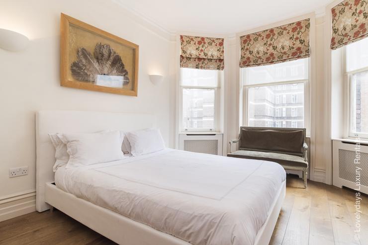 Lovelydays Luxury Rentals introduce you pictures of a Huge 3 double bedroom apartment , London.