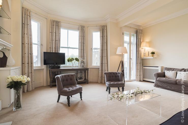 Lovelydays Luxury Rentals introduce you pictures of a huge beautiful apartment in Chelsea, London.