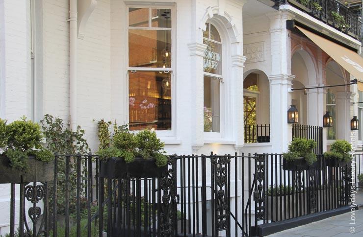 Lovelydays Luxury Rentals introduce West bourne grove terrace apartment in the center of London, Notting Hill.