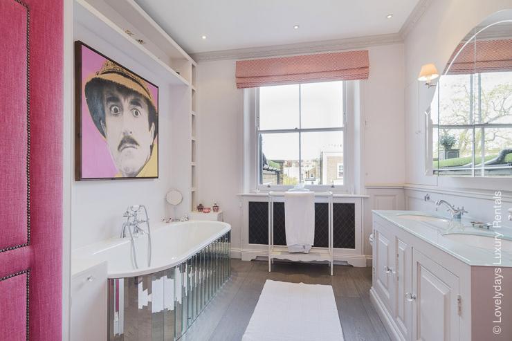 Lovelydays Luxury Rentals introduce you pictures of a charming apartment in Chelsea, London.