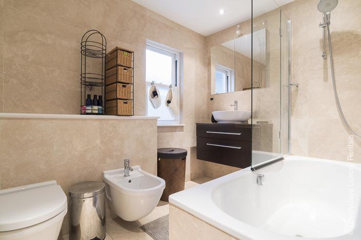 Lovelydays Luxury Rentals introduce this beautiful house in Fulham, London